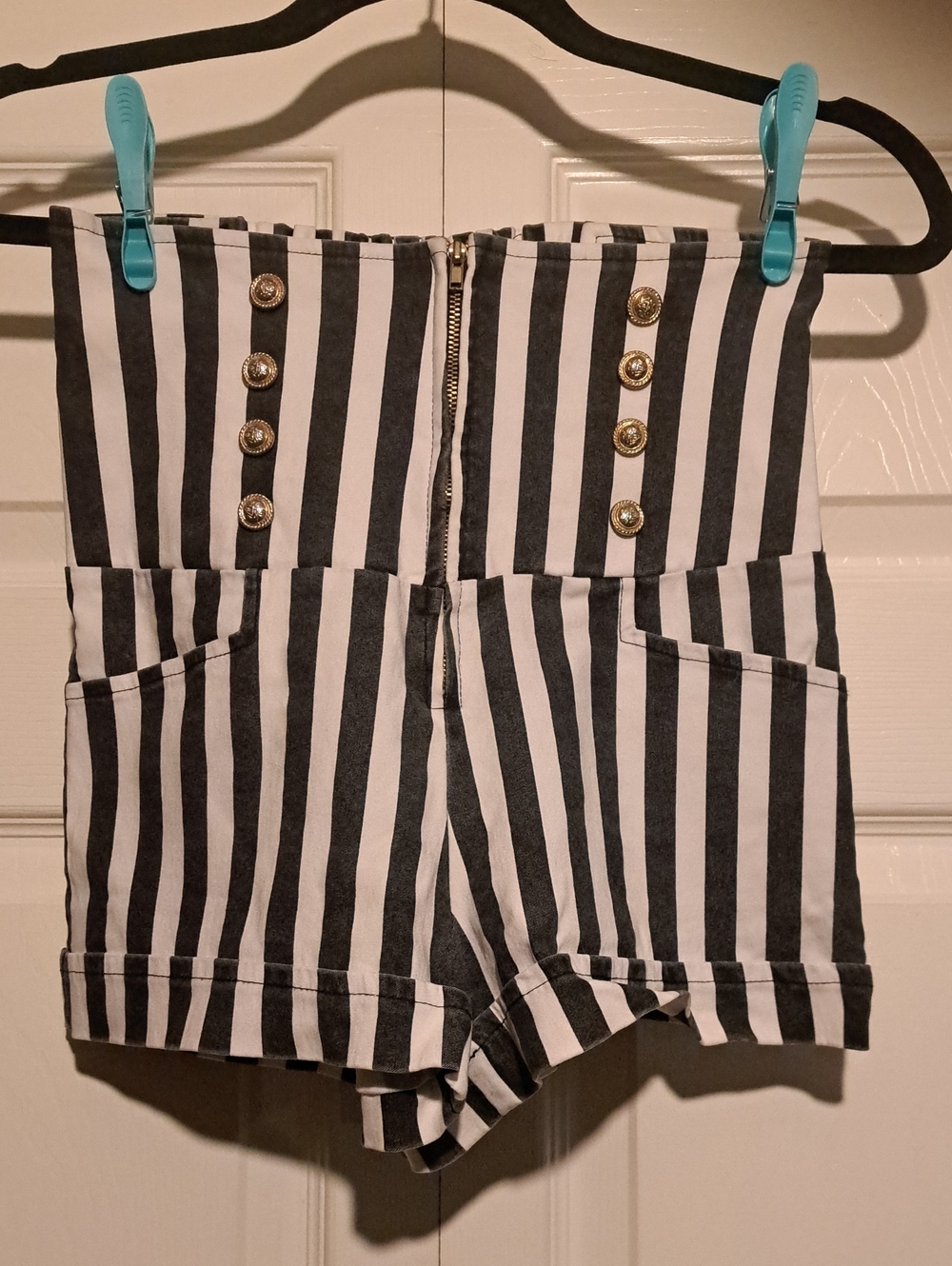 🎱High-Waisted Black & White Vertical Stripe Shorts With gold button accents
